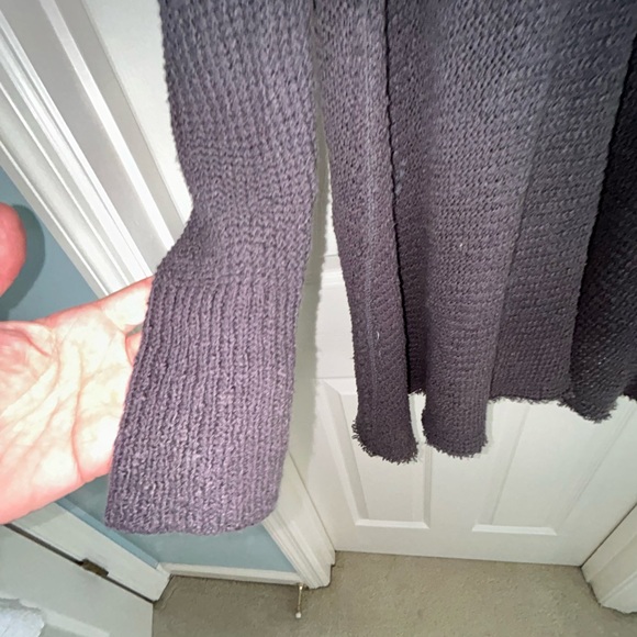 Open shoulder oversized top - Picture 5 of 7